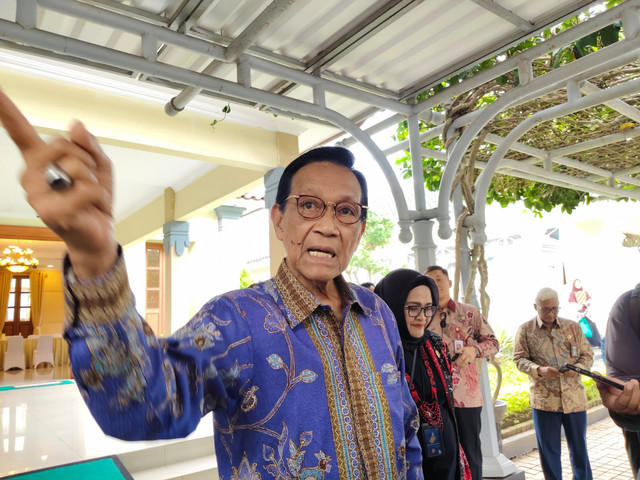 Gubernur DIY Sri Sultan Hamengku Buwono X di Kepatihan Pemda DIY, Kamis (30/4/2026). Foto: Arfiansyah Panji Purnandaru/kumparan