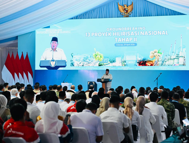 Presiden Prabowo Subianto saat memberikan sambutan dalam Groundbreaking 13 Proyek Hilirisasi Nasional Tahap II di Refinery Unit IV Cilacap, Jawa Tengah pada Rabu (29/4/2026). Foto: Dok. Sekretariat Presiden