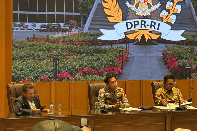 Anggota Komisi V DPR dari Fraksi PKB Sudjatmiko (kanan) dalam acara Dialektika DPR di Gedung Parlemen, Senayan, Kamis (30/4/2026).  Foto: Muhammad Fhandra/kumparan