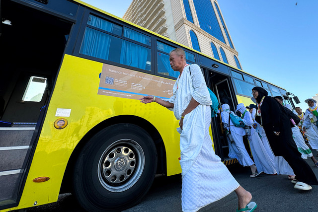 Jamaah calon haji menaiki bus Shalawat di Syisyah untuk menuju Masjidil Haram, di Makkah, Arab Saudi, Jumat (1/5/2026). Foto: Citro Atmoko/ANTARA FOTO