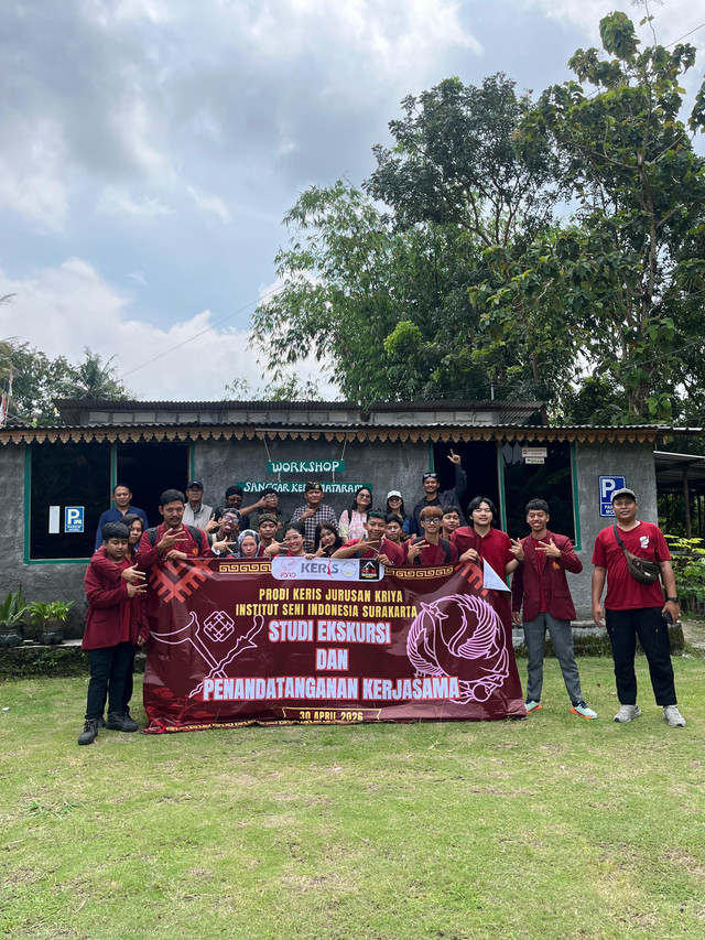 Studi ekskursi mahasiswa ISI Surakarta di Sanggar Keris Mataram, Kamis (30/4). Foto: ESP
