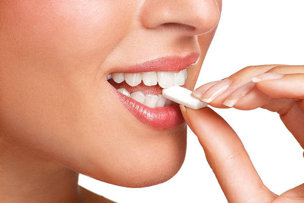 Ilustrasi Makan Permen Karet, Sumber:IStockphoto/ipag