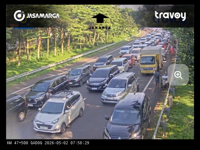Kondisi arus lalu lintas arah ke kawasan wisata Puncak, Bogor, Jawa Barat, Sabtu (2/5/2026). Foto: Dok. CCTV Travoy Jasa Marga