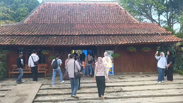 Suasana Floating Market, Lembang, Kabupaten Bandung Barat pada Sabtu (2/5/2026). Foto: Abisatya/kumparan