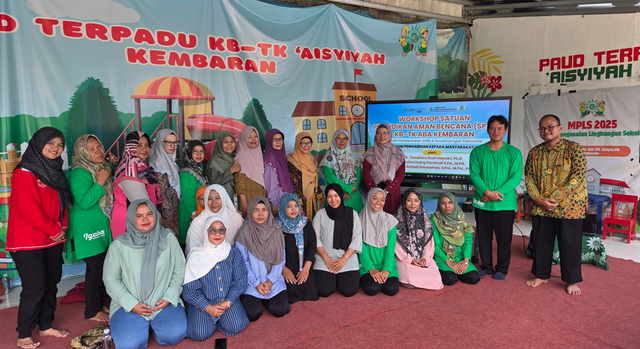 Dosen KPI UMY Bangun Pojok Literasi Bencana di TK ABA Kembaran