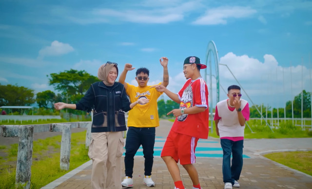 Cuplikan video musik "Tabola Bale". Foto: YouTube Silet Open Up
