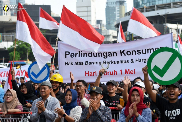Ilustrasi Hari Buruh dan Perlindungan Konsumen: https://assets.grok.com/users/f124198f-27ab-40b8-b3c8-13b2c308bf9b/generated/da059ab6-ff72-4ac9-8012-e5a723db8b36/image.jpg