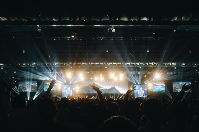 Ilustrasi Lineup Konser OTW Pestapora. Unsplash.com/CHUTTERSNAP