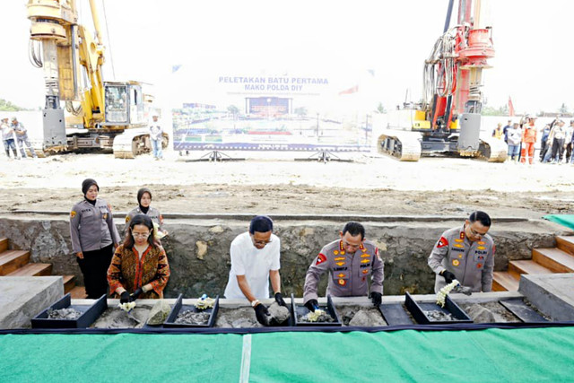 Kapolri Jenderal Listyo Sigit Prabowo saat menghadiri acara Peletakan Batu Pertama Mako Polda DIY. Foto: Dok. Polri