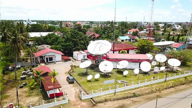 Telkomsat sebagai salah satu operating company Telkom terus memperkuat peranannya dalam mendorong pemerataan konektivitas digital di Indonesia Timur melalui optimalisasi layanan satelit dan pengembangan infrastruktur strategis. Foto: dok. Telkom