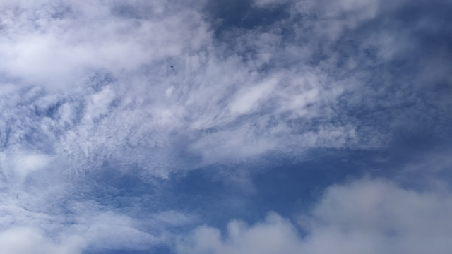 Langit terlihat tenang, namun seperti menyimpan banyak hal yang tidak pernah benar-benar diungkapkan.