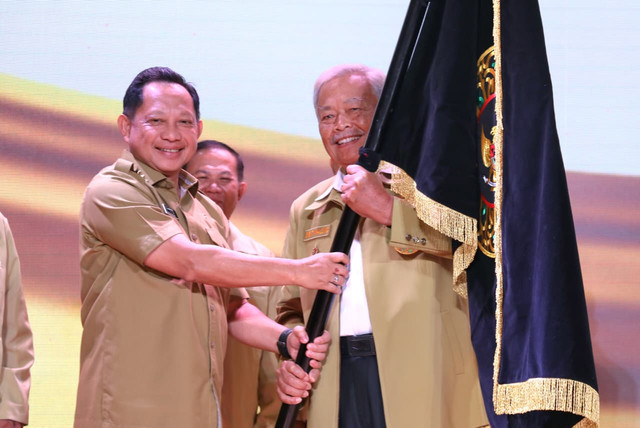 Mendagri Tito Karnavian dalam acara Deklarasi dan Pengukuhan Dewan Perpukadesi Periode 2026-2031 serta Sarasehan Nasional di Perpusnas, Jakarta, Senin (4/5/2026). Foto: Kemendagri RI