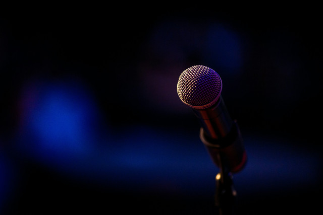 Ilustrasi Top 3 Indonesian Idol 2026, Unsplash/Phil Desforges