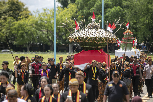 Ilustrasi Tradisi Grebeg Syawal Mempertahankan Identitas Budaya, Foto: Mohammad Ayudha/ANTARA FOTO/kumparanTRAVEL