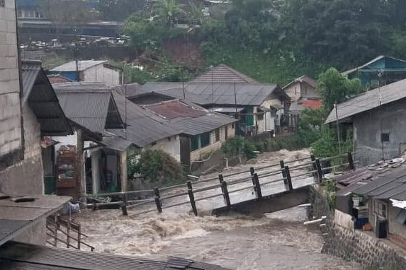 Banjir melanda sejumlah wilayah di Bogor Barat, Kota Bogor. Foto: Dok. Istimewa