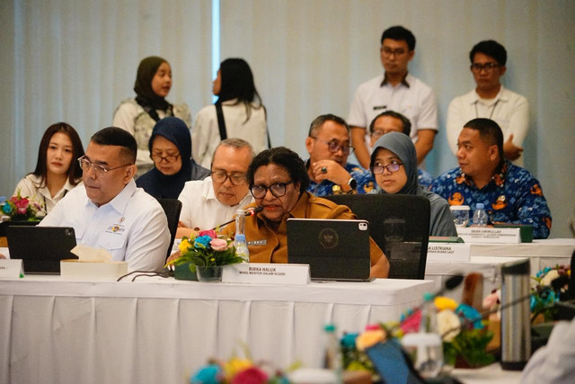 Wamendagri Ribka Haluk dalam kick off meeting Infrastruktur Perlindungan, Pembangunan, dan Pengelolaan Pesisir Pantura Jawa Terpadu di Kementerian Kelautan dan Perikanan, Jakarta, Senin (4/5/2026). Foto: Kemendagri RI