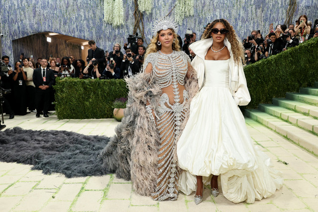 Beyonce dan Ivy Blue menghadiri Met Gala 2026 di Metropolitan Museum of Art, New York, Amerika Serikat, Senin (4/5/2026). Foto: Dimitrios Kambouris/Getty Images/AFP