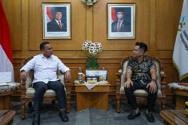 Wihaji, Menteri Kependudukan dan Pembangunan Keluarga, berbincang dengan Ahmad Toriq, Pemred kumparan. Foto: Aditia Noviansyah/kumparan