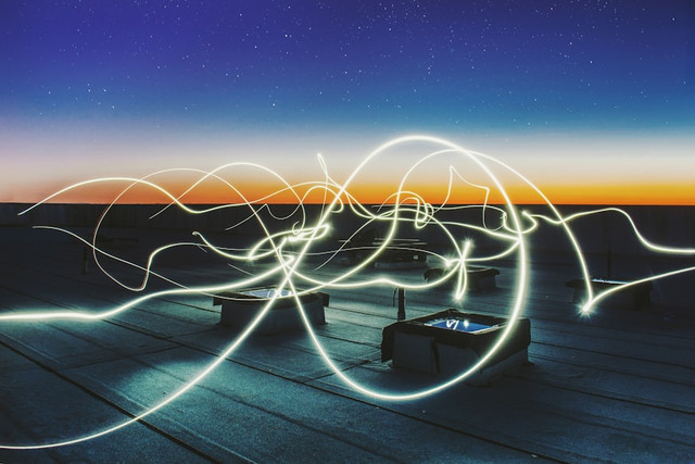 Ilustrasi Cara Menghemat Listrik. Unsplash.com/Federico Beccari