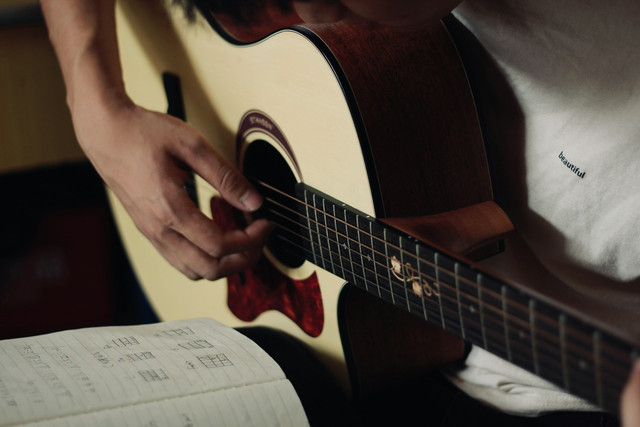 Ilustrasi lirik lagu Hatchu!! Salma Salsabil. Foto: Unsplash