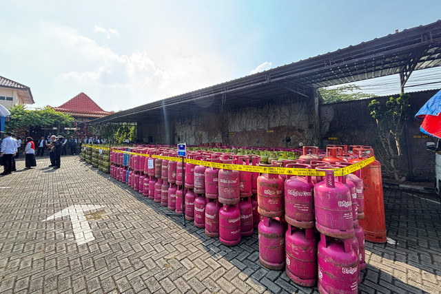 Jumpa pers kasus penyalahgunaan bahan bakar minyak (BBM) dan LPG bersubsidi di Polda Jateng, Selasa (5/5/2026).
 Foto: Dok. Istimewa