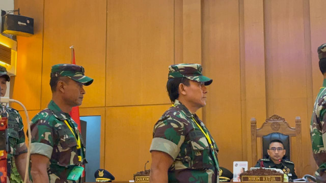 5 saksi dari unsur TNI dihadirkan dalam sidang lanjutan dugaan penyiraman air keras terhadap Wakil Koordinator KontraS Andrie Yunus di Pengadilan Militer II-08 Jakarta Timur, Rabu (6/5/2026). Foto: Nauval Pratama/kumparan