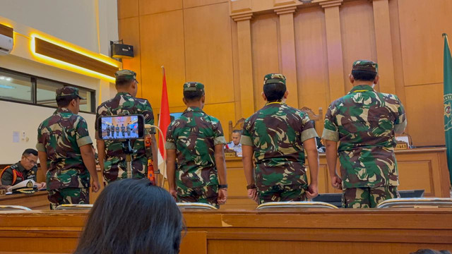 5 saksi dari unsur TNI dihadirkan dalam sidang lanjutan dugaan penyiraman air keras terhadap Wakil Koordinator KontraS Andrie Yunus di Pengadilan Militer II-08 Jakarta Timur, Rabu (6/5/2026). Foto: Nauval Pratama/kumparan