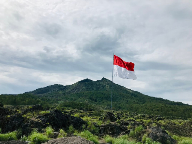 Ilustrasi Hubungan antara Gatra Geografi dan Gatra Kependudukan. Unsplash/ mz romadhoni