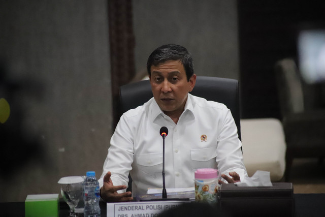 Sekretaris Komisi Percepatan Reformasi Polri (KPRP) Jenderal Polisi (Purn) Ahmad Dofiri memberikan keterangan pers di Jakarta, Rabu (6/5/2026). Foto: Jamal Ramadhan/kumparan