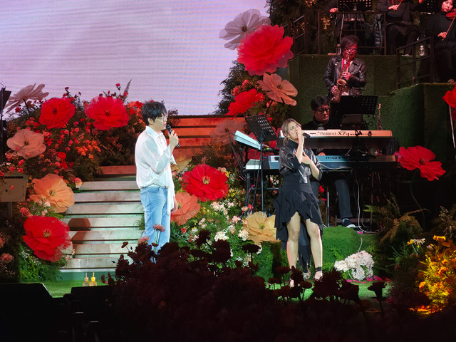 Raisa jadi tamu spesial di konser Sung Si Kyung. Foto: Dok. Juni Records