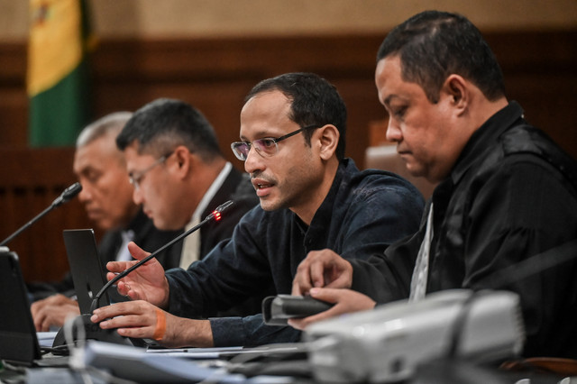 Terdakwa kasus dugaan korupsi pengadaan Chromebook dalam program digitalisasi pendidikan di Kemendikbudristek Nadiem Makarim (kedua kanan) menjalani sidang lanjutan di Pengadilan Tipikor, Jakarta, Rabu (6/5/2026). Foto: Rivan Awal Lingga/ANTARA FOTO