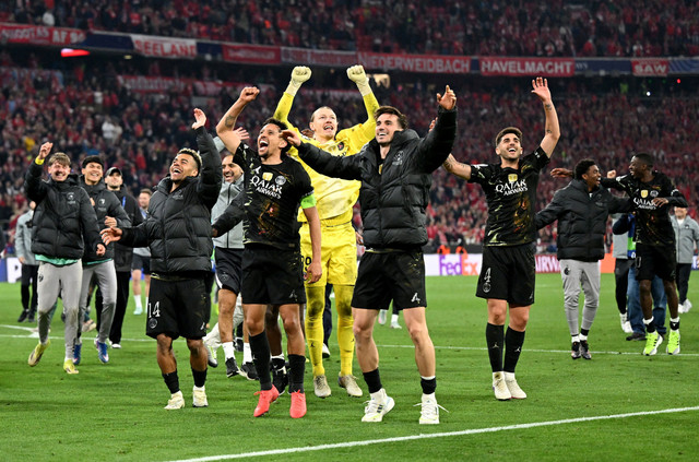 Selebrasi pemain Paris Saint-Germain (PSG) usai kalahkan Bayern Muenchen dalam semifinal leg 2 Liga Champions 2025/26 di Allianz Arena, Kamis (7/5) dini hari WIB. Foto: REUTERS/Angelika Warmuth