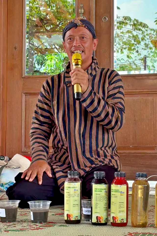 Petani Local Champion AQUA, Lilik yang fokus pada regenerative agriculture atau regenerative farming saat ditemui kumparan pada Rabu (6/5/2026). Foto: Gitario Vista Inasis/kumparan