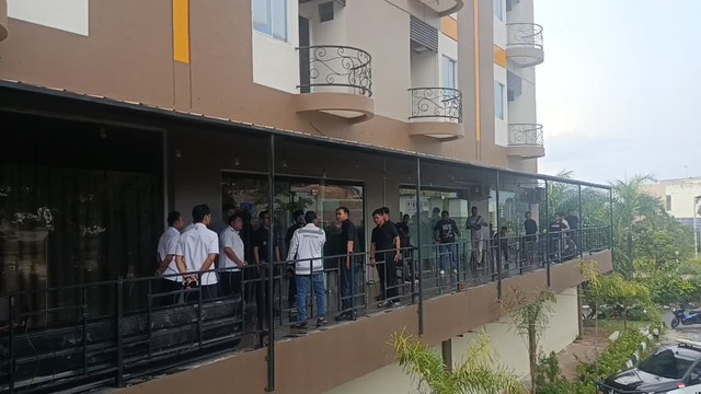 Imigrasi Kelas I TPI Batam grebek Apartemen Baloi View, Lubuk Baja, Batam, Kepulauan Riau. Foto: Dok. kumparan