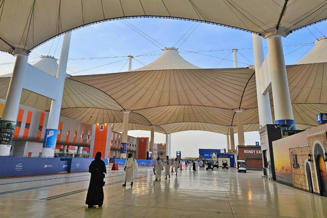Suasana saat jemaah haji gelombang II tiba di Bandara Jeddah, Arab Saudi. Foto: Dok. MCH 2026