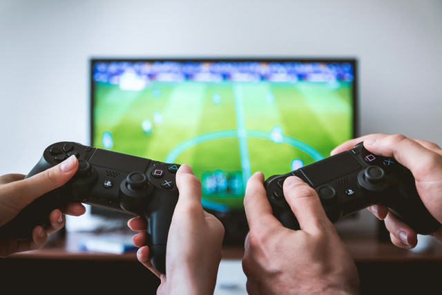 Ilustrasi game gratis PS Plus Mei 2026. Foto: Unsplash.