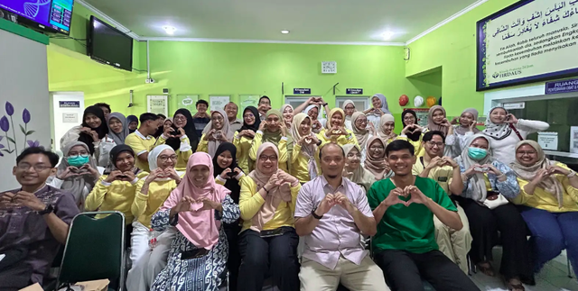 UMY Pelatihan P3K Berbasis Simulasi dan Kahoot Untuk Karyawan Klinik Firdaus