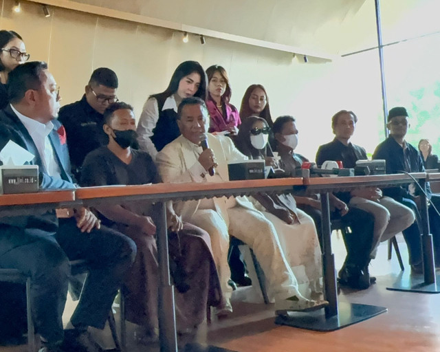 Konferensi pers korban dan kuasa hukum dugaan kekerasan seksual terhadap santriwati pondok pesantren Kabupaten Pati, di Jakarta Utara, Kamis (7/5/2026). Foto: Jeni Ritanti/kumparan