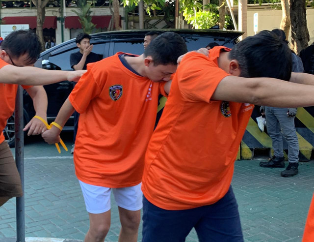 Polrestabes Surabaya menggelar konferensi pers terkait sindikat joki UTBK di Mapolrestabes Surabaya, Kamis (7/5/2026). Foto: Farusma Okta Verdian/kumparan