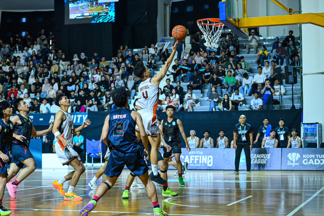 Pertandingan antara Universitas Kristen Satya Wacana vs Universitas Semarang dalam final sektor putra Campus League 2026 Basketball region Jogja di GOR Ki Bagoes Hadikoesoemo, Universitas Islam Indonesia, Yogyakarta, Kamis (7/5/2026). Foto: Dok. Campus League