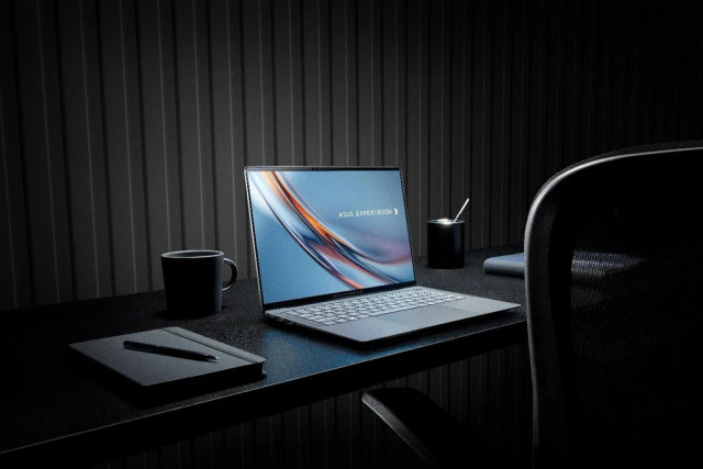Ilustrasi harga laptop Asus Expertbook Ultra. Foto: ASUS