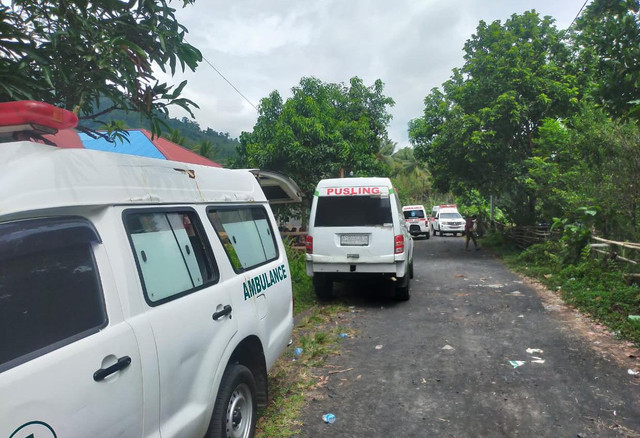 Proses evakuasi pendaki terjebak di Gunung Dukono, Halmahera Utara, yang meletus, Jumat (8/5/2026). Foto: Dok. Basarnas