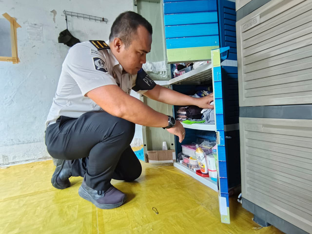 Lapas Kelas IIB Indramayu razia kamar napi, Jumat (8/5/2026). Foto: kumparan