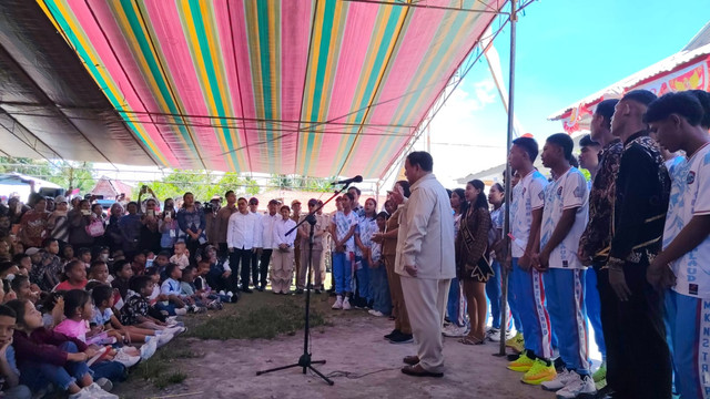 Presiden Republik Indonesia Prabowo Subianto meninjau SMKN 2 Talaud yang terletak di Pulau Miangas, Kepulauan Talaud, Sulawesi Utara, Sabtu (9/5/2026). Foto: Zamachsyari/kumparan