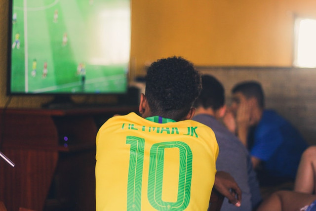 Ilustrasi Link Live Streaming Qatar vs Indonesia. Unsplash.com/Gustavo Ferreira