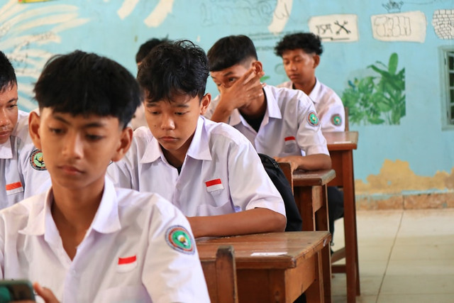 Ilustrasi Cara Menghitung Nilai Rata Rata Rapor, Foto:Unsplash/Fajar Herlambang STUDIO