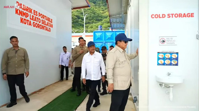Presiden Prabowo Subianto meninjau Kampung Nelayan di Desa Leato Selatan, Gorontalo pada Sabtu (9/5/2026). Foto: YouTube/ Sekretariat Presiden