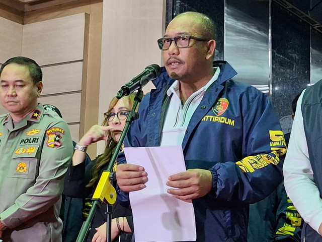 Dirtipidum Bareskrim Polri Brigjen Wira Satya Triputra terkait penggerebekan gedung perkantoran di Hayam Wuruk dengan indikasi judi online, Jakarta (9/5/2026). Foto: Kevin Daniel/kumparan