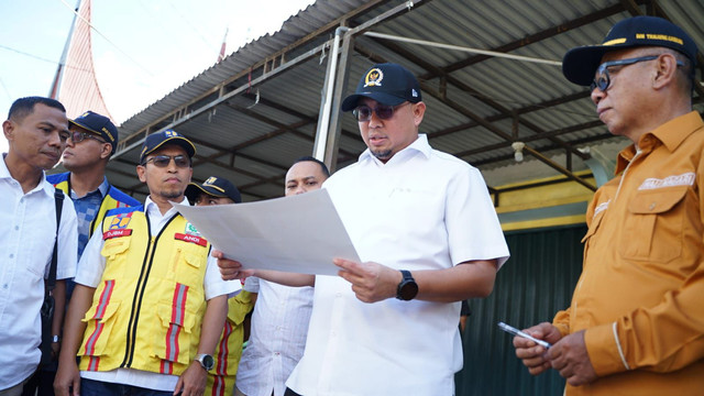 Wakil Ketua Komisi VI DPR RI, Andre Rosiade, meninjau progres pembangunan jalan di jalur Payakumbuh, Lima Puluh Kota, Tanah Datar, Sabtu (9/5/2026). Foto: Dok. Istimewa