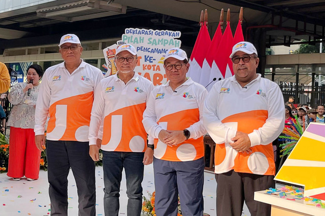 Menko Pangan Zulkifli Hasan, Menteri LH Jumhur Hidayat, Gubernur DKI Jakarta Pramono Anung, dan Wakil Gubernur DKI Jakarta Rano Karno di kawasan Rasuna Said, Jakarta Selatan, Minggu (10/5/2026). Foto: Nasywa Athifah/kumparan
